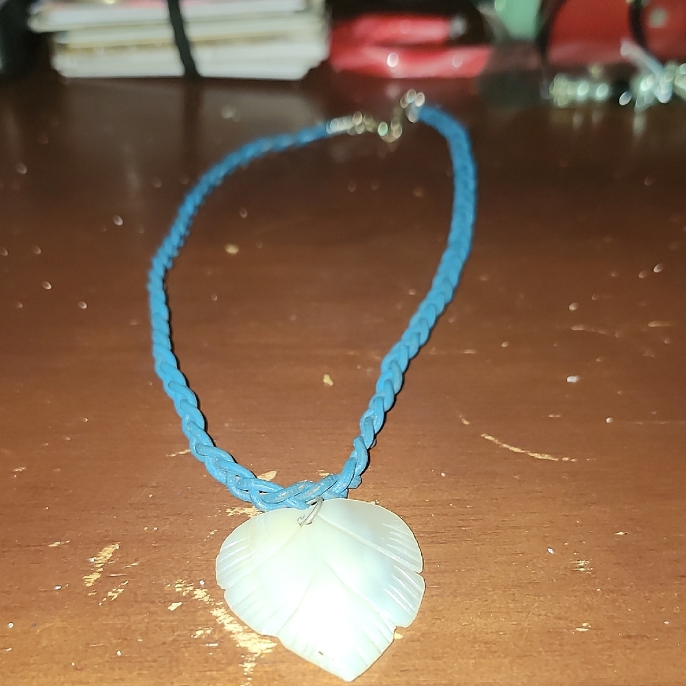 Elegant Blue and White Leaf Pendant Necklace